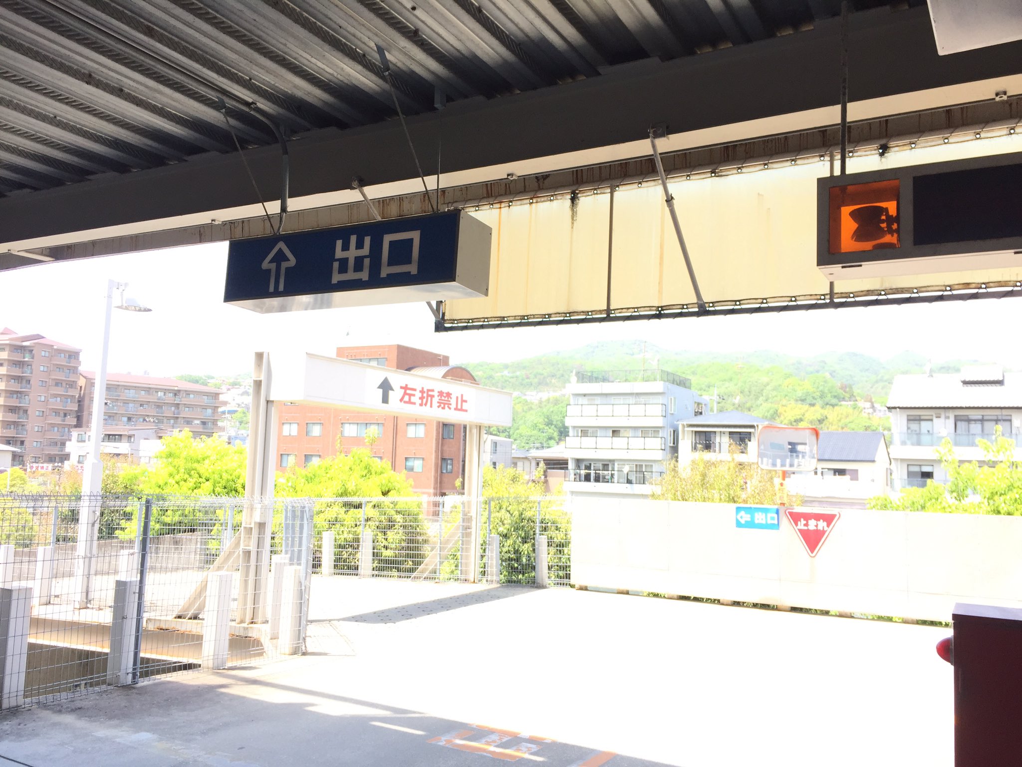 Jp Super Twitterren ダイエー宝塚中山店 ダイエー矢印 2連 3連も駐車場にあった 塔屋にうっすらと残るdマークを感じた T Co Okkvf4bgwd Twitter