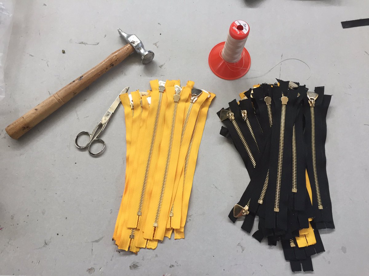 neg_collection's tweet photo. Coniugare lavoro e passione è la formula vincente di un vero #MadeinItaly!#trianglecollection #SS2017 #staytuned #ecofriendly #negcollection https://t.co/1B0ZTVO4Ix