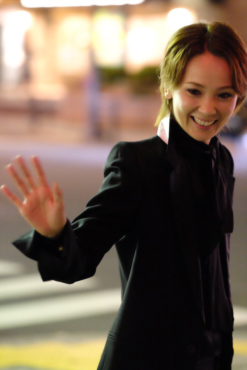 snow_diamond773's tweet photo. THE SCARLET PIMPERNEL@東京宝塚劇場
2017.5.7
壱城あずささん
爆音の音楽で走行するタクシーを見かけてこの表情(2枚目)。でもその直後に『(そのタクシーに)乗りたい！！』と手を挙げるしーらんでしたww https://t.co/CS0vKUGm67