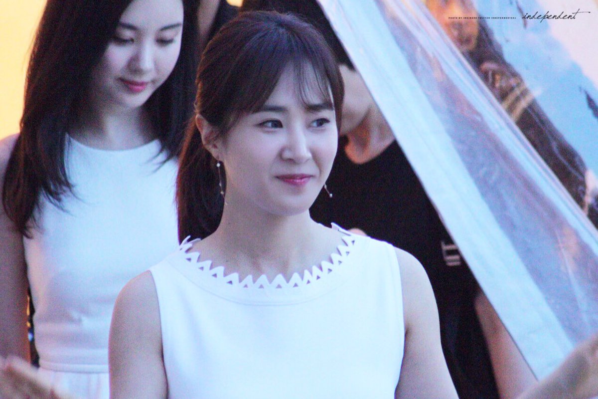[PIC][29-04-2017]Yuri và SeoHyun khởi hành đi Thái Lan để tham dự “PANTENE Thailand Exclusive Meet & Greet” tại Pantene Dome Central World Plaza vào chiều nay - Page 15 C_OY-8ZUQAAhGxq