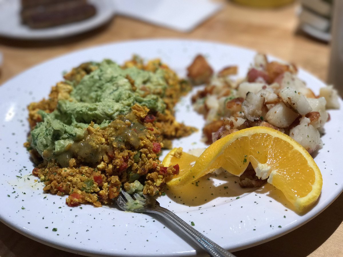 mark4sdgs's tweet image. Tofu, tumeric, avo, bell peppers, tomatillo... becoming mostly vegetarian is easier this time. #mostlyvegetarian #eatlessmeat #60percentless