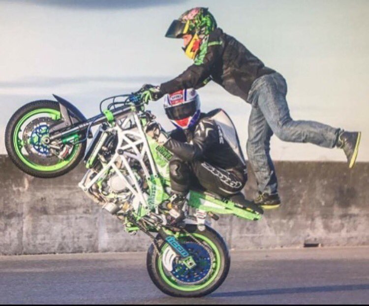 LukeMossey12's tweet image. Great day spent with @LeePacmanBowers in February! #stuntrider #motostunts #downtime #chillout