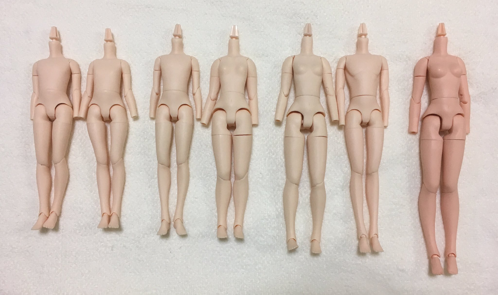 サトウ ピュアニーモフレクションボディいろいろ 1枚目が女の子 2枚目が男の子 3枚目が男女サイズ順 ボディは左からxs S M Lの順 女の子lボディのみ肌色 男の子はlボディなしです