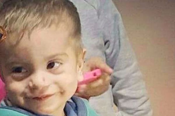 infobae's tweet photo. Rosario: un anónimo donó casi medio millón de pesos para que un niño pueda escuchar por primera vez https://t.co/D3f6fUPbJi https://t.co/4u8xskSc7d