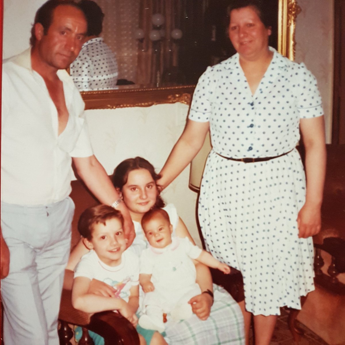 mariareval7's tweet photo. El Amor De Una Madre Diseña Las Mejores Cosas De La Vida... Feliz Día Mamá!!! @Pedro79Pito https://t.co/CcwlvbD64T