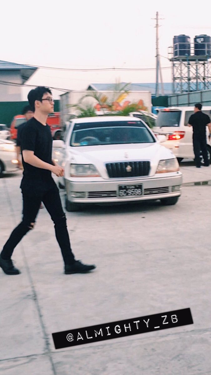 D0HJAEMRK's tweet photo. KYUNGSOO IN ALL BLACK WITH EYE GLASSES IS MY RELIGION https://t.co/bBsLPDmtsT