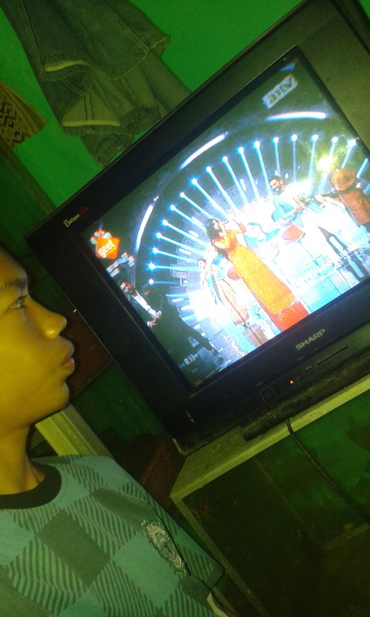 kuma_yandy's tweet photo. @whatsonANTV  keren bingt @DiganganaS  nyanyi #CINTADIPANKUANHIMALAYASHOW  #NontonANTV https://t.co/vuNNw8sZEt