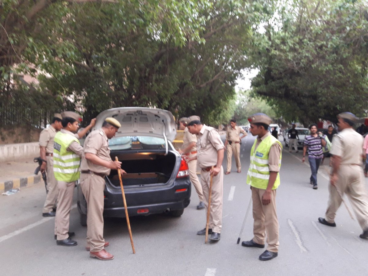 shopssector58's tweet photo. @Uppolice @noidapolice  Checking at B block marcket sector 62 Ps Sector 58 Noida https://t.co/bv21ytoa5J