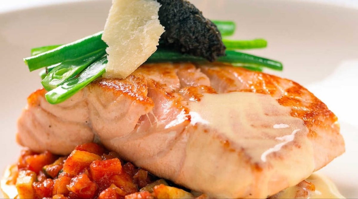 TheSalmonManTM's tweet photo. Pan fried #thesalmonman #norwegian #salmon with parmesan get the recipe here https://t.co/h8zXhWWOFN #healthy #delicious https://t.co/Wv48TvltJK