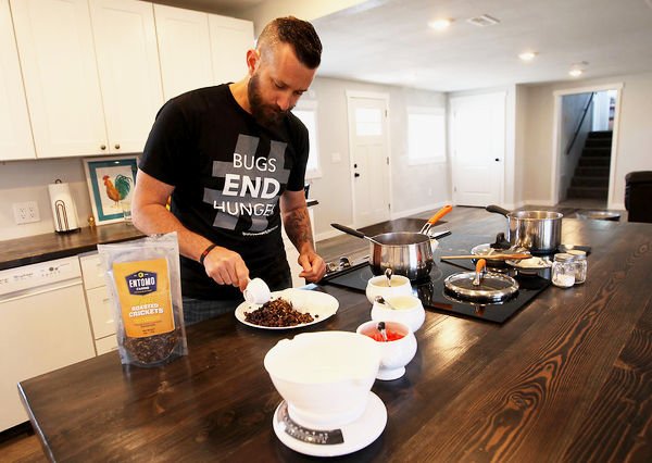 EntoMarket's tweet photo. World hunger issues prompt GJ man to try monthlong diet of insects
https://t.co/GL1tMS8c9j
#EdibleInsects #EdibleBugs #LessMeat #Entomophagy https://t.co/MhTqOIU4J1