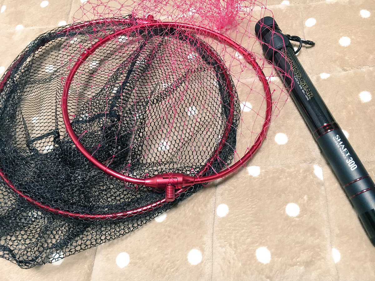 あかねん めばる姫ch בטוויטר ライトゲーム用ランディングネットget 小さいフレームは30cmで 3つ折りにできるのでカバンにも入る 500円だった笑 大きいのは35cmのラバーネットで普段使い用 シャフトはエイテックの3mのもの ちなみに仕舞寸法なんと36cm