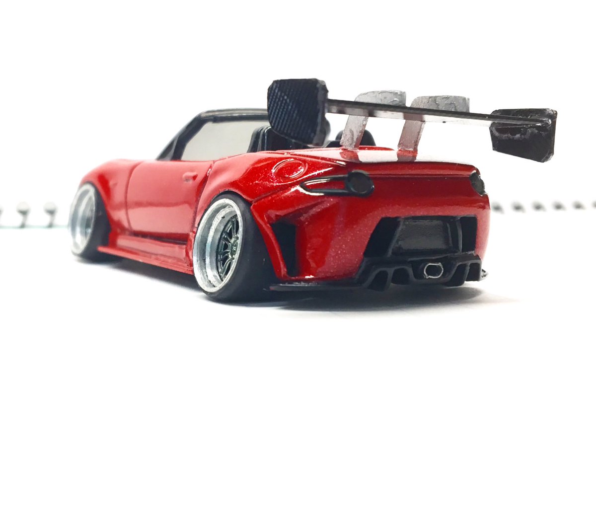 Tamasho_555's tweet photo. トミカ MAZDA NDロードスター 

KUHLRACINGエアロ スワンネック仕様

完成しました、これからも微調整はしていくつもりですがそれっぽい形になったのでこれでいいかなと、納得のいかないところもありますが自分はこれで満足です https://t.co/p2hN0So2j8