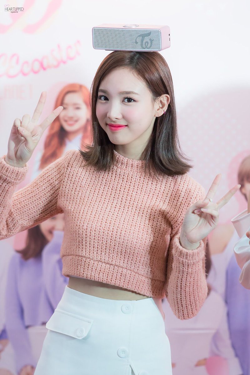 nayeon_words's tweet photo. 날마다 계절이 불고 바뀌었습니다. 그대를 사랑할 때 내 안에 피어 나부끼던 안개의 꽃밭을 나 너무 오래도록 기억합니다.
- 류근, 무늬 https://t.co/9OFnT3QQc7