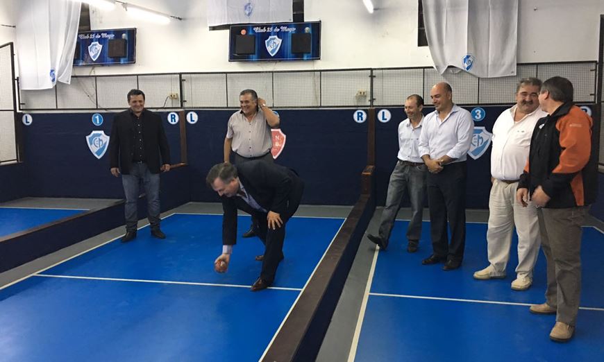 FPCySconcejales's tweet photo. Anoche en las instalaciones del Club 25 de Mayo en un pequeño y emotivo acto quedaron inauguradas las 3 canchas de bochas de piso sintético https://t.co/xxYyM4b1Ju