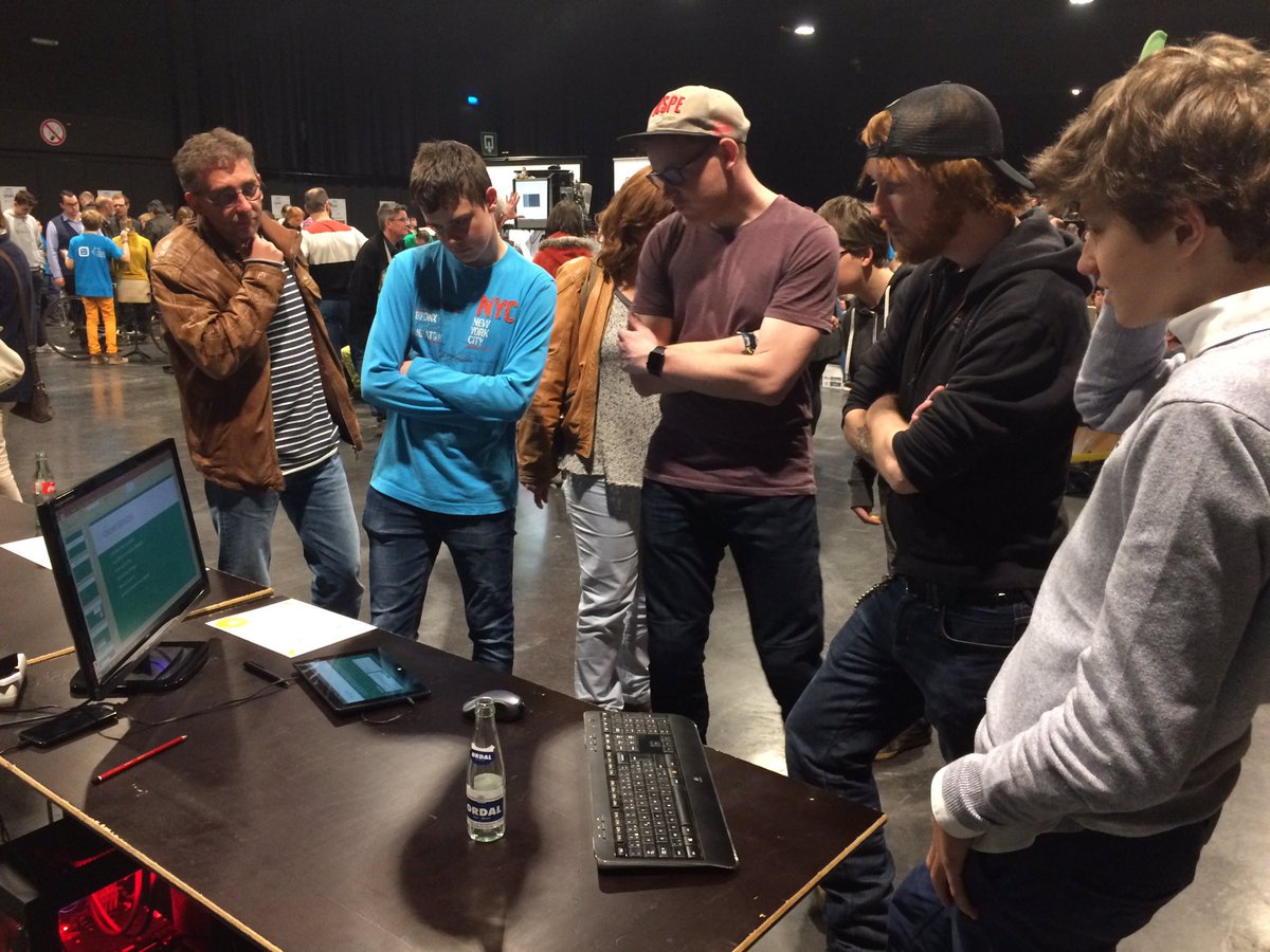 CoderDojoBe's tweet image. Vet! Siegfried toont zijn tutorial platform aan @CoderDojoNL! #cpbe2017 #coolestprojects #prettyadvancedstuff