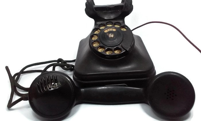 Lacky_and_Ticky's tweet photo. Vintage bakelite phone 1930s FOR SALE! #vintage #vintagephone #vintagetelephone #bakelitephone #giftforher #giftfordad #telephone #rotary https://t.co/ZoR3m4rFWZ