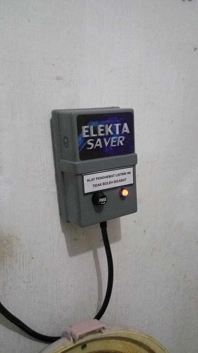 JogjaUpdate's tweet photo. #jogja @ardchaco: lik ini resmi dr pln ga ya? dirumah cm ada simbah, ada yg dtg katanya dari pln trus wajib dibeli https://t.co/s9M6MwXU00