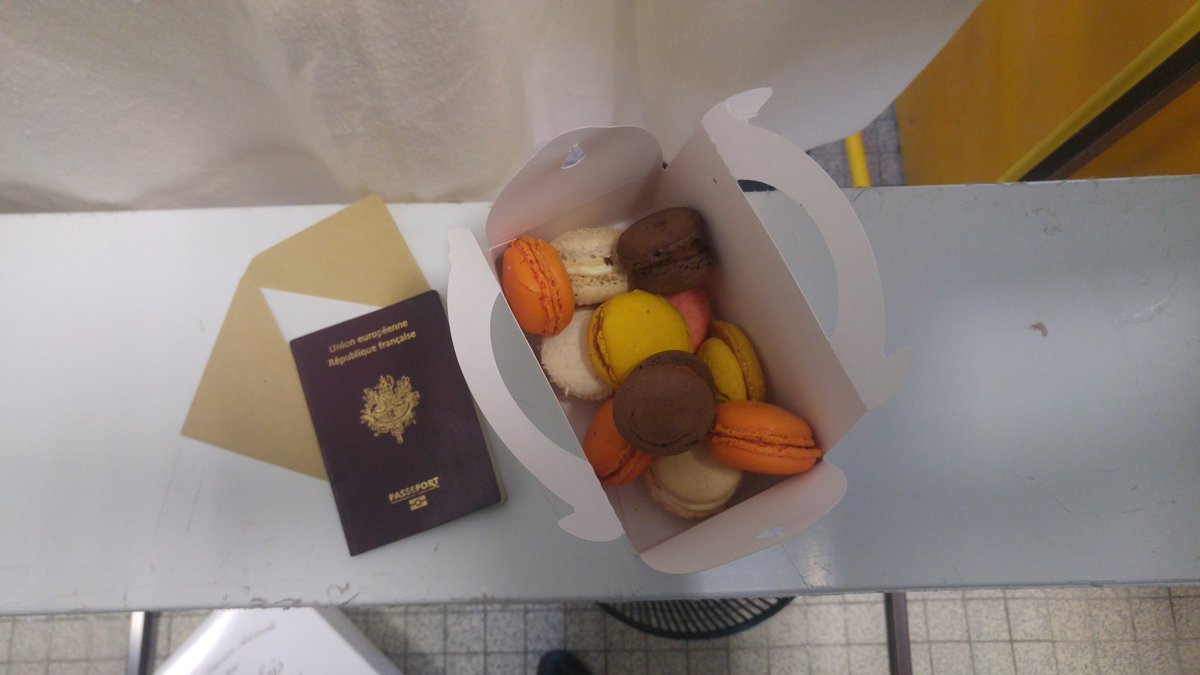 sebastienkopec's tweet photo. Après plusieurs heures de présidence de bureau de vote et avoir bien voté, Entracte Macaron ! #Avote https://t.co/KCaa3A2sTs