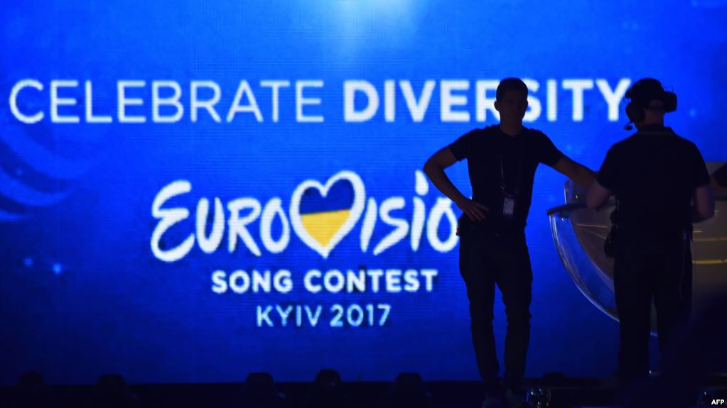 KyivCVB's tweet photo. LIVE!!!! #EUROVISION #esc2017 https://t.co/7xDuKfbQoj #discoverkyiv #Eurovision2017 #Eurovision2017Kyiv https://t.co/95QHSWUBHa https://t.co/NQ5MdrfaTj