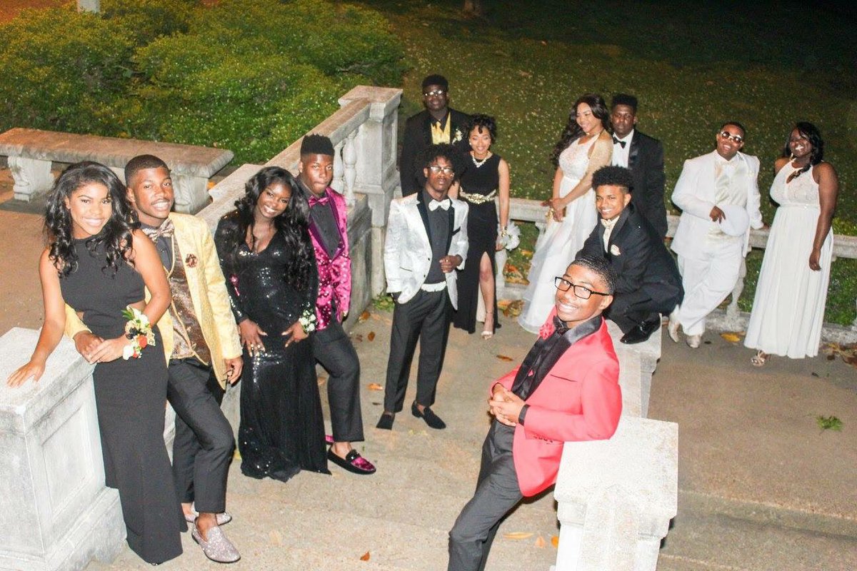 __Hollywoooood's tweet photo. ohana means family πΈ family means nobody gets left behind
#ASightToC #AfterTheDovaItsOva #Prom2k17 https://t.co/Ni8sGjxpWV