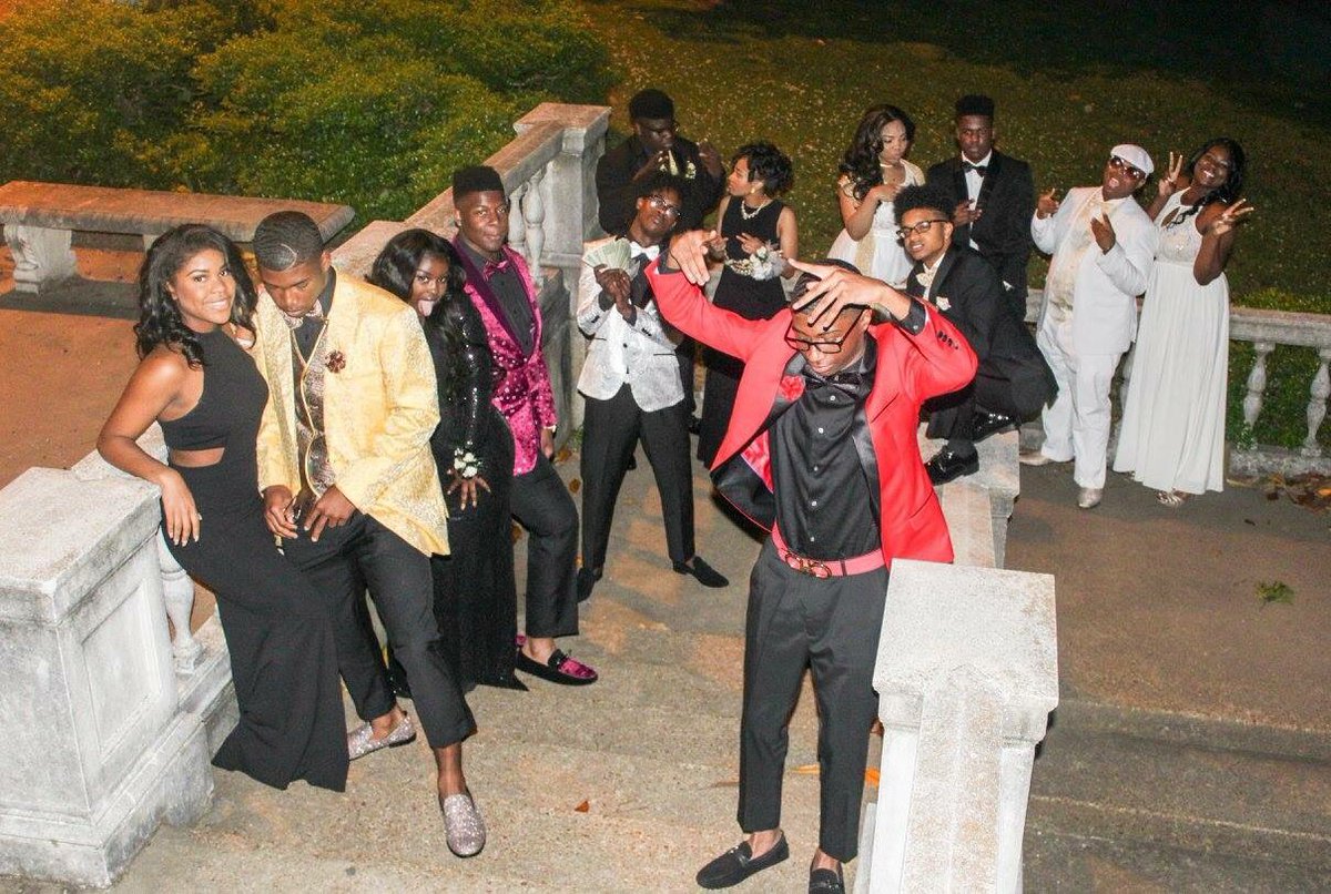 __Hollywoooood's tweet photo. ohana means family πΈ family means nobody gets left behind
#ASightToC #AfterTheDovaItsOva #Prom2k17 https://t.co/Ni8sGjxpWV