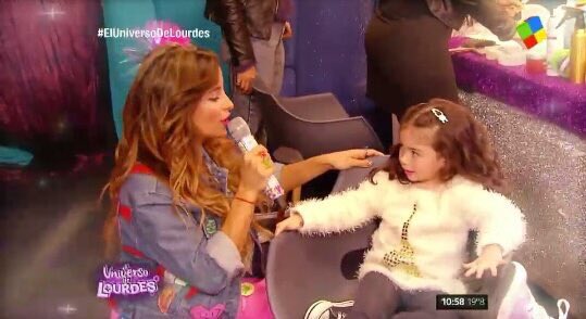 lourdesanchezok's tweet photo. En un rato un magico desfile de princesitas 👸🏽🌸👸🏻🌸👸🏼🌸👸🏾🌸 @UniversoLourdes @AmericaTV https://t.co/A48ilCKuBG