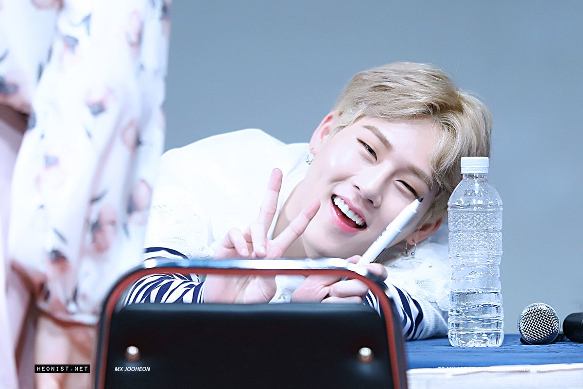 heonistnet's tweet photo. 170506 신촌팬싸 #주헌 #몬스타엑스 @OfficialMonstaX https://t.co/Le3BEsk50e