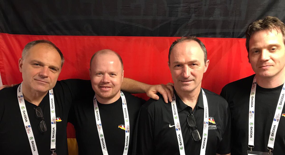 Das Team hinter dem Team! 🏒 unsere Betreuer bei der #HeimWM 🇩🇪