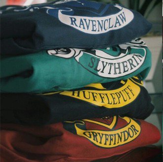 ChooseOne___'s tweet image. Quote this tweet with your #Hogwart house. #HarryPotter ⚔