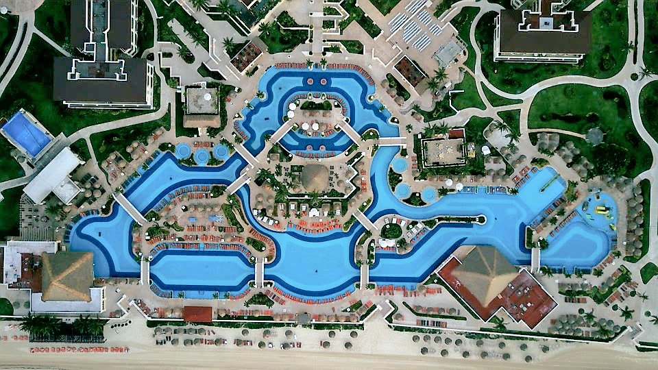 Here's the swimming pool at #MoonPalace in #Cancun. #LuxuryTravel #Mexico #PalaceLovesCAB