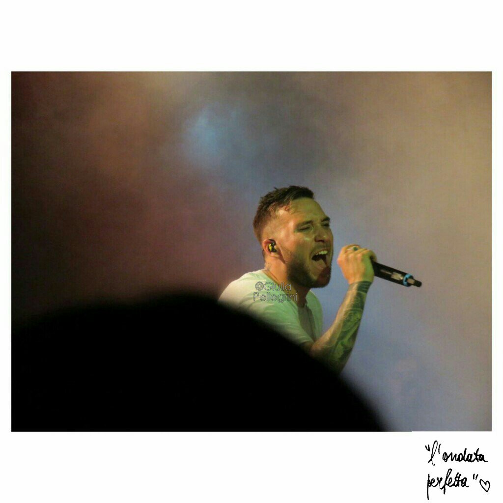 ondata_perfetta's tweet image. ..chi rompe il silenzio con un rombo che assorda, sai! #talentolivetour #mattiabriga #briga #alcatraz ⚡️