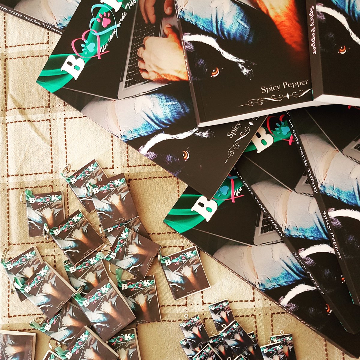 SpicyWriterOf's tweet photo. #romanzidelcuore #romanzidaleggere #librosi #booksandbooks #bookstagram #bookuncaneverdetiffany #perdititralerighe https://t.co/wppBij2Axo