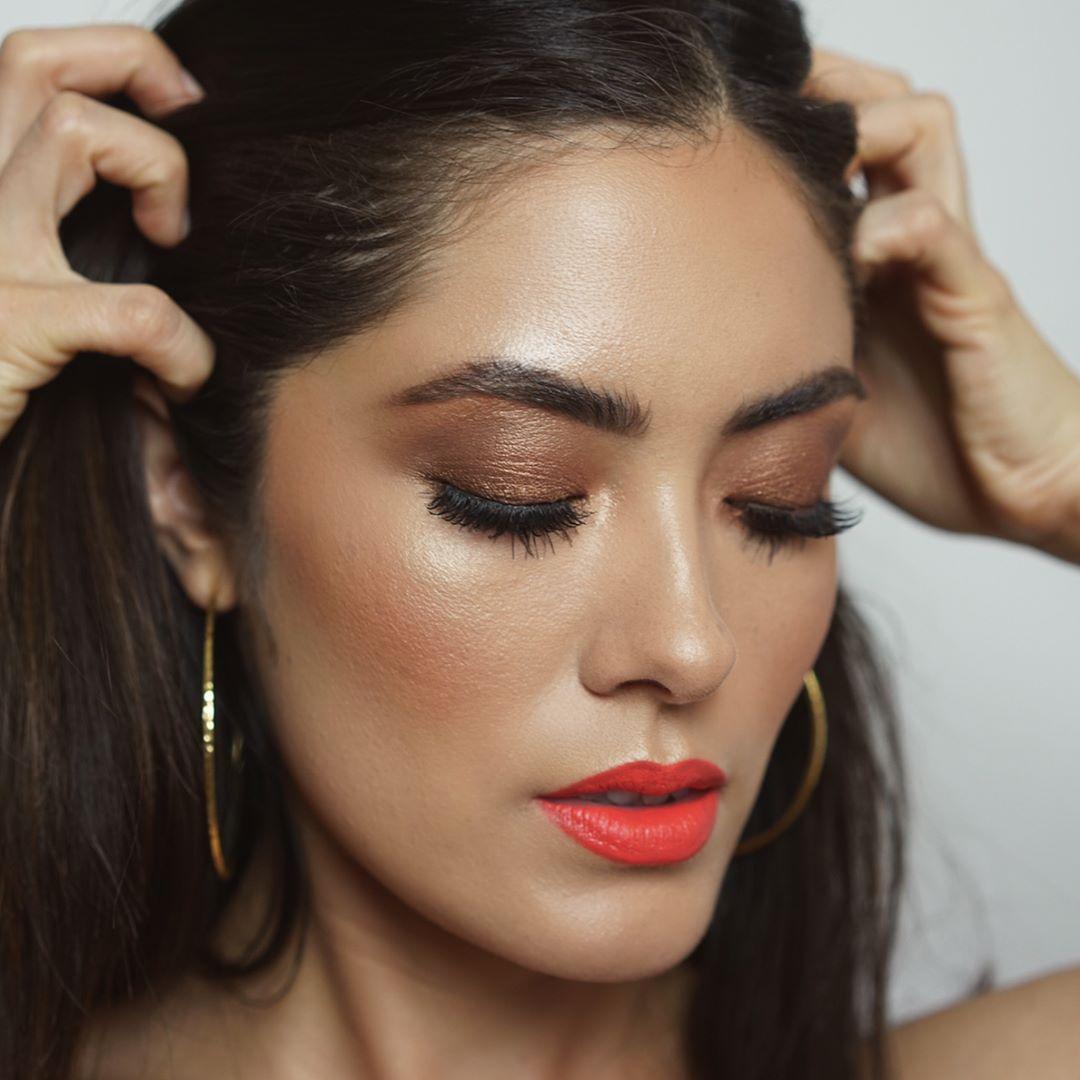 Maybelline's tweet photo. This skin tho ๐. @AlatorreTweets gets her luminous skin using our #DreamCushion and #Expertwear Mono in 'The Glo Down' as a highlight. https://t.co/I3oP7Aqxqf