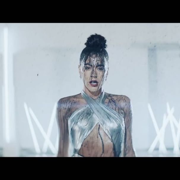 StoesselTiniSi's tweet photo. #SiTuTeVasVideoOnVevo  LINK EN LA BIO DE @TiniStoessel 😍😍 https://t.co/lcHmkC81s8