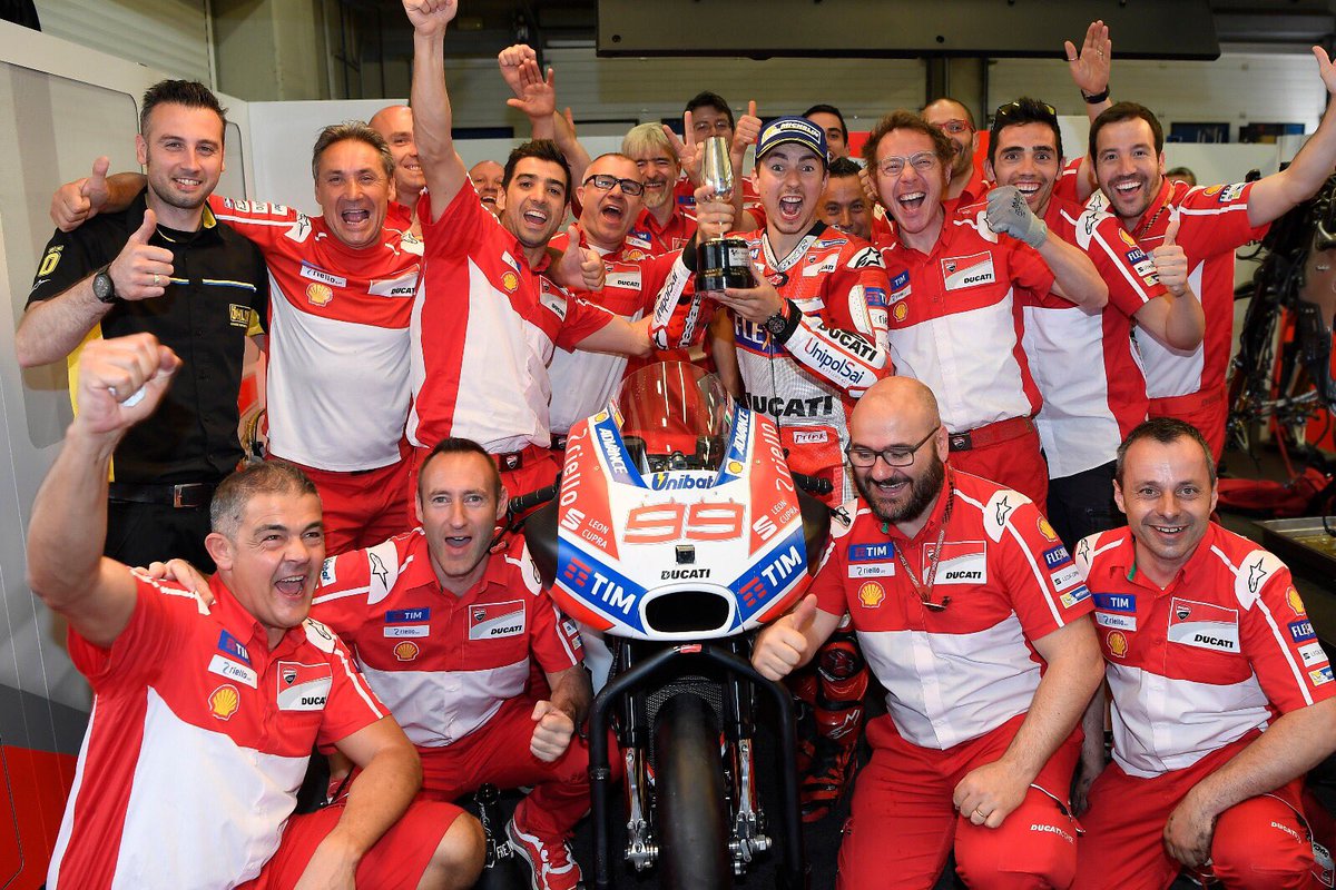 lorenzo99's tweet photo. Buon lavoro team! #forzaducati #SpanishGP https://t.co/ypnfGUL7jt