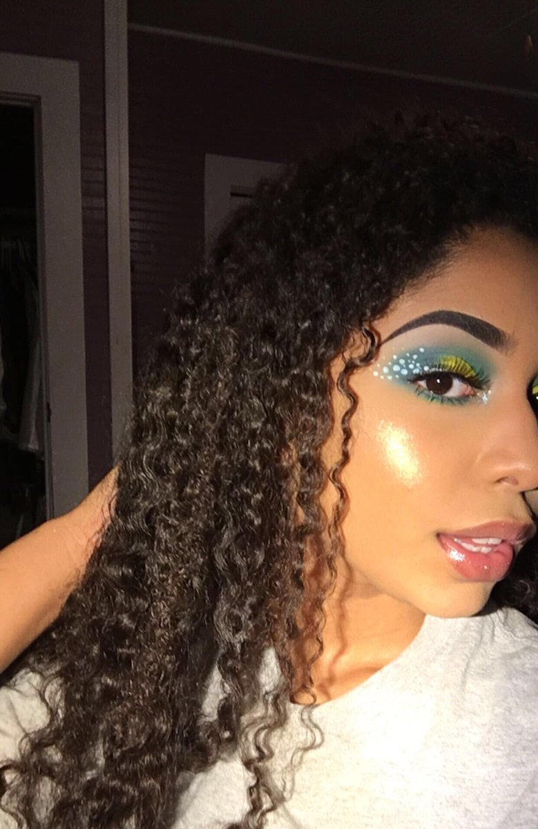labrad0rr's tweet image. Flounder inspired look 🐠 
-created using the @Smashbox Cover Shot Bold palette