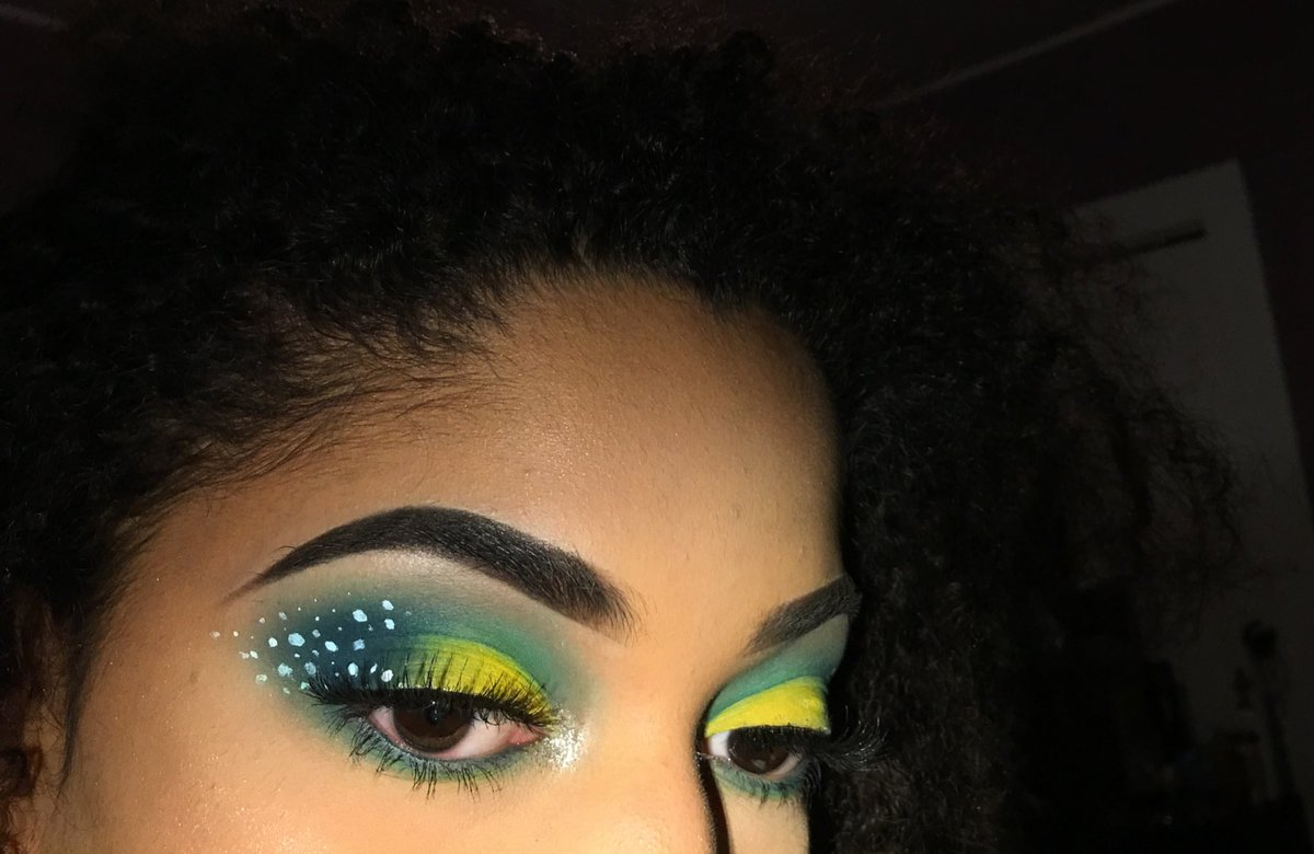 labrad0rr's tweet image. Flounder inspired look 🐠 
-created using the @Smashbox Cover Shot Bold palette