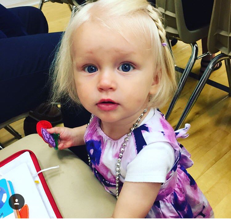 She's sassy, cute and trouble.
Robyn Hood.
Looking for her family. 
Descriptive 
Please RT