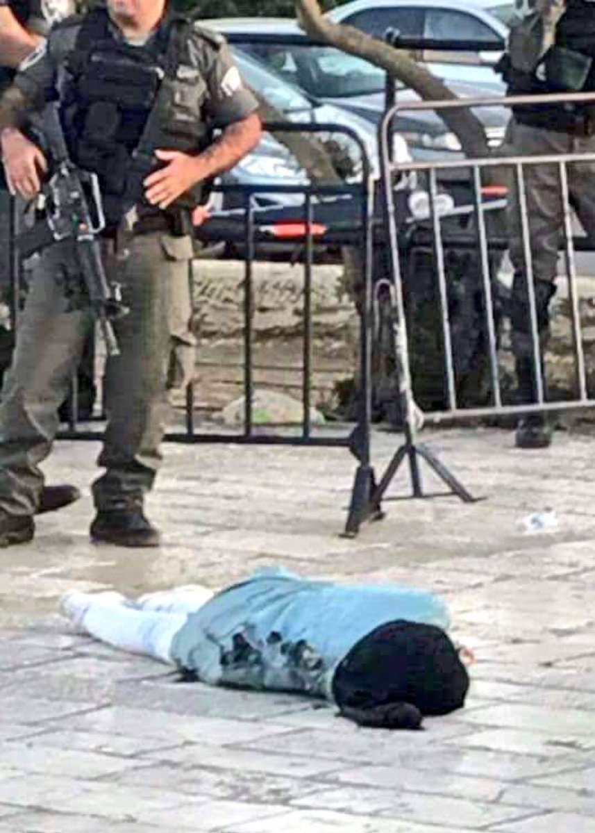 #Siyonizm,
16 yaşındaki Filistinli kızcağıza
20 kurşun sıkıp
doktor müdahalesine
mani olmaktır.

#Çaresizlik ise
buna sadece öfkelenmektir.