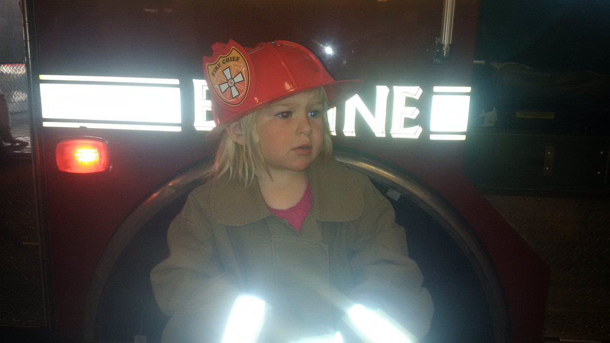 cjengstrom's tweet image. Having fun on #engine23 today @calgarylibrary
