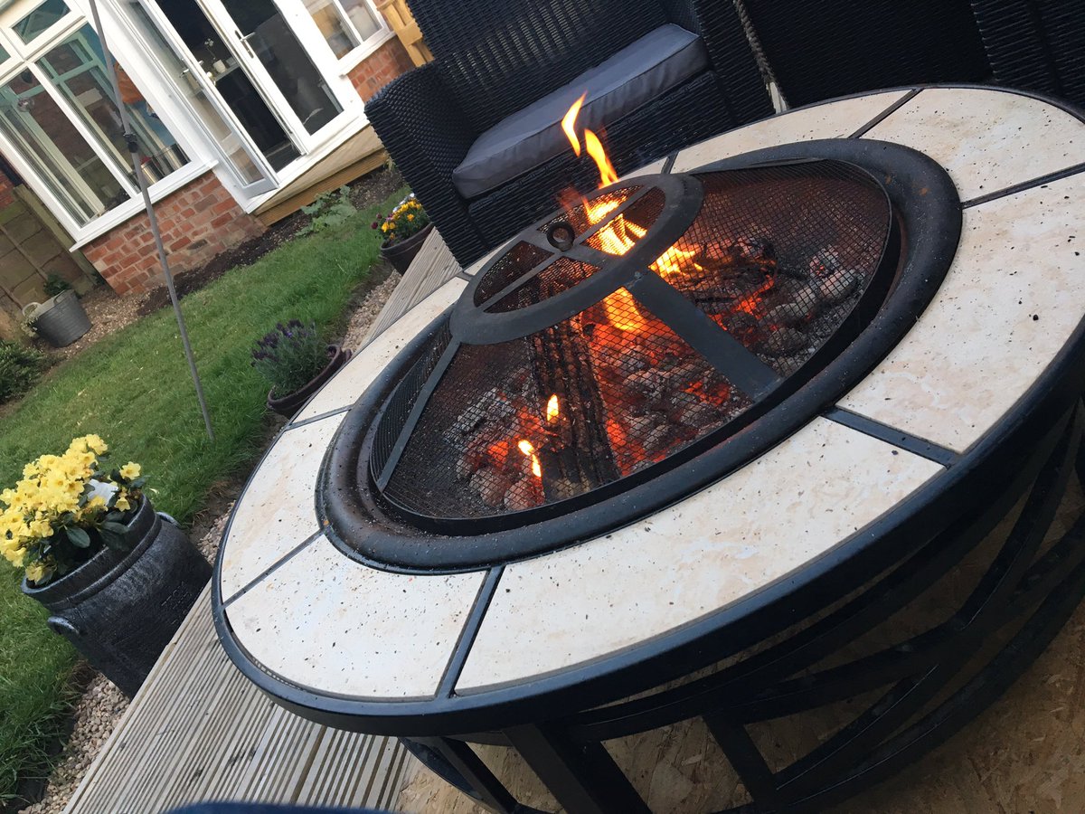 A different kinda fire tonight. Chilling in the garden with a glass of sparkly <a href="/indiasgrandad/">Dave Hadfield</a> after a lovely day with India &amp;  <a href="/TP_Fitness/">Stef Murray</a> 🥂