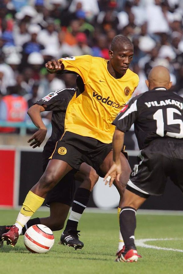 OaitseBW's tweet photo. #ThrowbBack Emmanuel "Scara" Asande Ngobese @KaizerChiefs #BlackJesus. #RIP.. https://t.co/hW5JD0yp9v