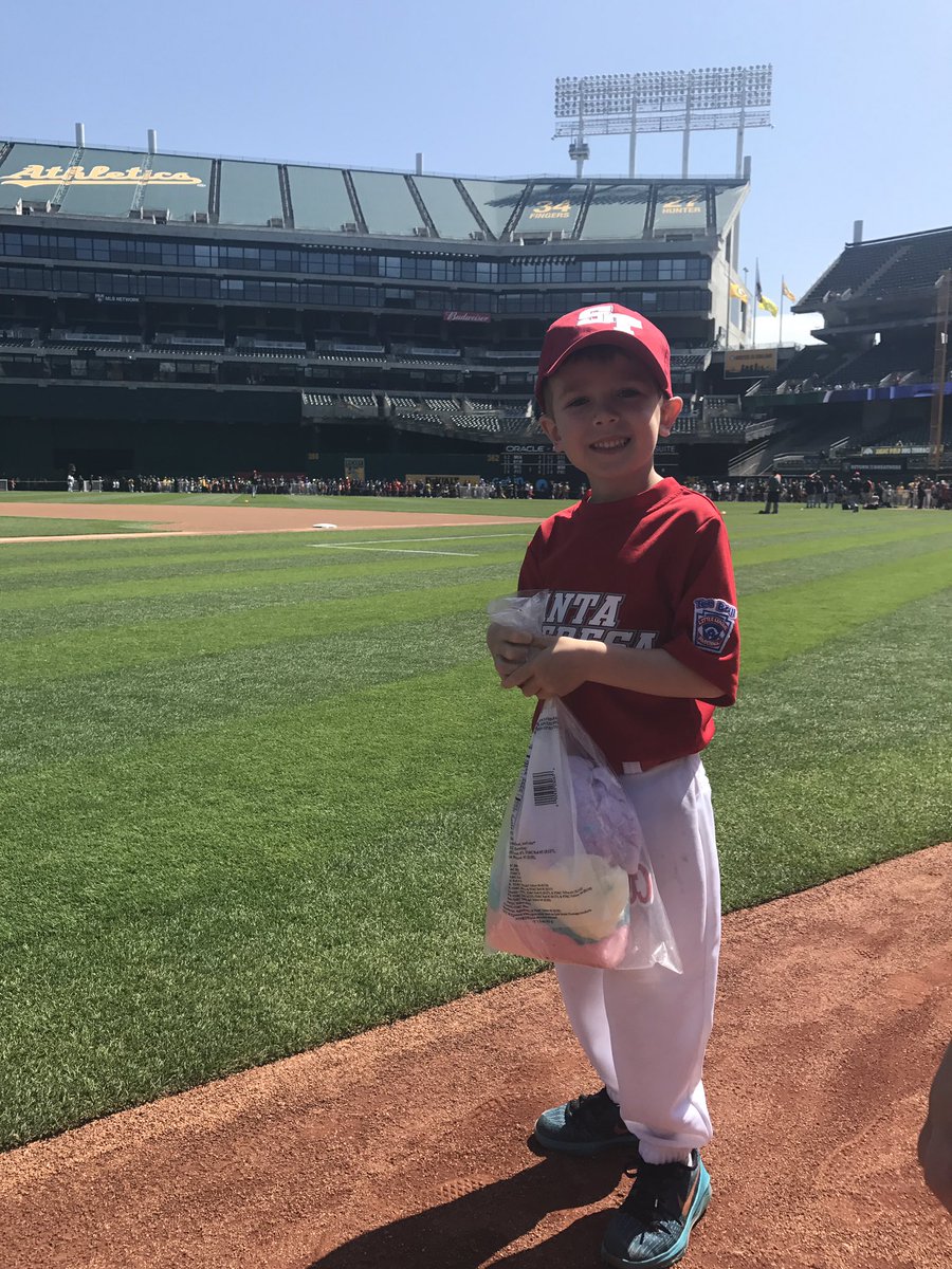 kholly's tweet photo. #AtTheColiseum ⚾️ https://t.co/kvetj0ptLE