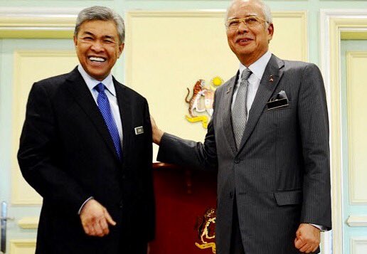 pejabatpresiden's tweet photo. Saya komited bantu PM @NajibRazak menentukan komitmen beliau diterjemah dgn baik. @DPMOMalaysia diwujudkan utk rakyat - TPM Dr @Zahid_Hamidi https://t.co/m8pI0MIWPE