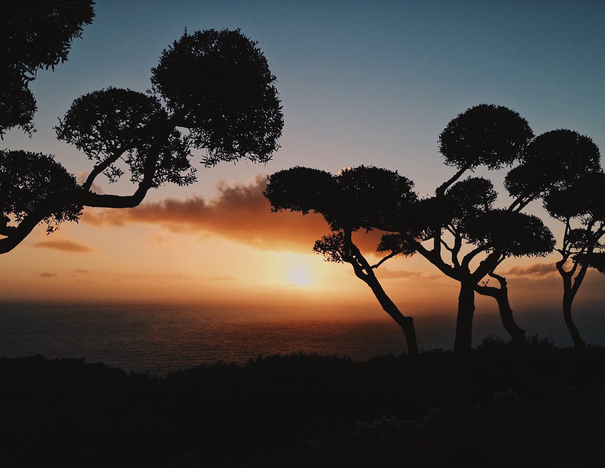 Another amazing sunset in Italy!  🇮🇹 
#travelgram #adventure #instatravel #wanderlust
#blog #travel #brusselsairlinestravel #sorrento