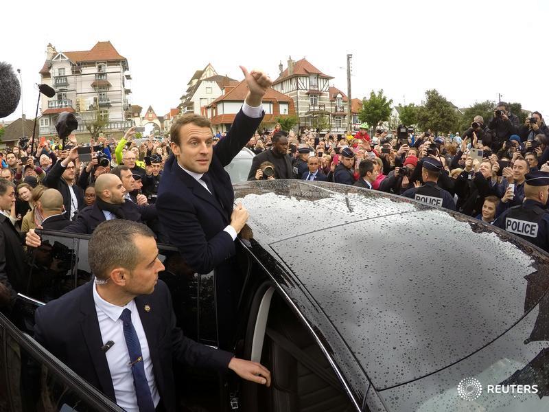 nextnewslive's tweet photo. Macron the mould-breaker - France's youngest leader since Napoleon https://t.co/4tvszj8uvz #FrenchElection by #Reuters via @c0nvey https://t.co/UsuBWtDPR8