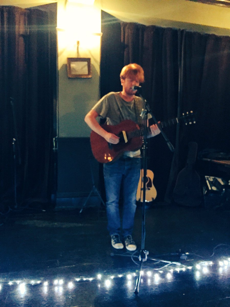 SSattheBell's tweet photo. Get down to the @Bell_E17 We have Ben from @TheAmberBugs playing up a storm on that beautiful 61' Gibson 🙌🏾 #walthamstow #livemusic https://t.co/DWQ5ea1eTg