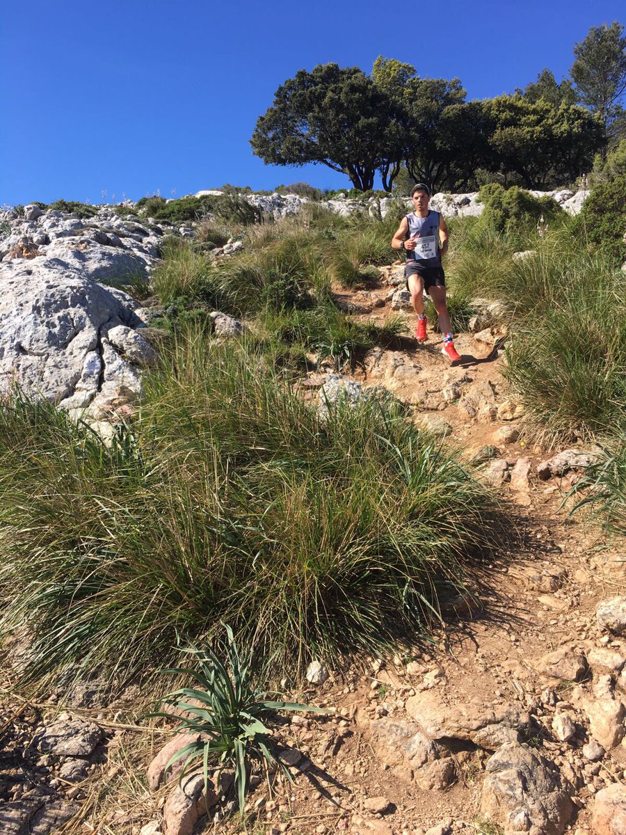 bsrcelo's tweet photo. Edo sii..avui a tocat correr a casa! Carrera dureta..jeje Fent un temps de 2:04' q m'ha permes classificarme 9è general, 1r Local i 1r-M20. https://t.co/jF07dIklsF