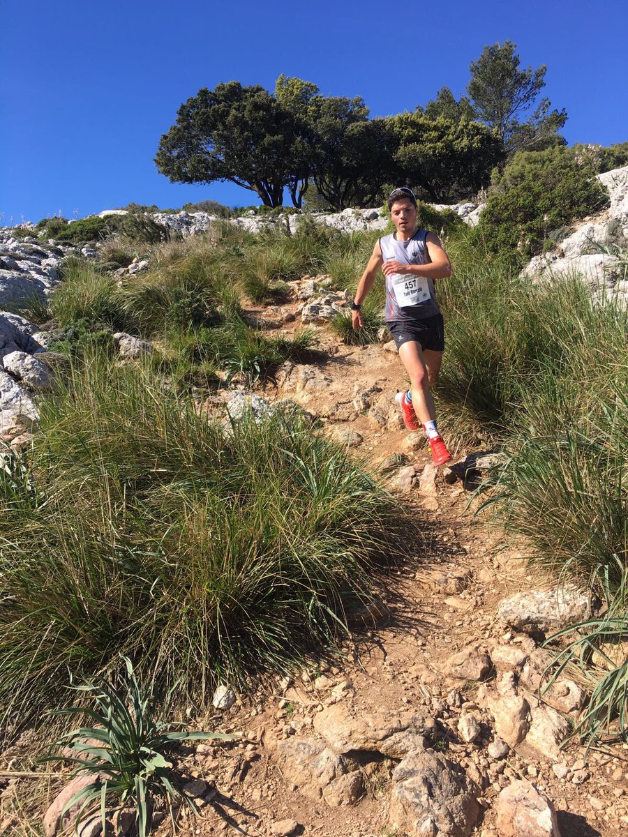 bsrcelo's tweet photo. Edo sii..avui a tocat correr a casa! Carrera dureta..jeje Fent un temps de 2:04' q m'ha permes classificarme 9è general, 1r Local i 1r-M20. https://t.co/jF07dIklsF