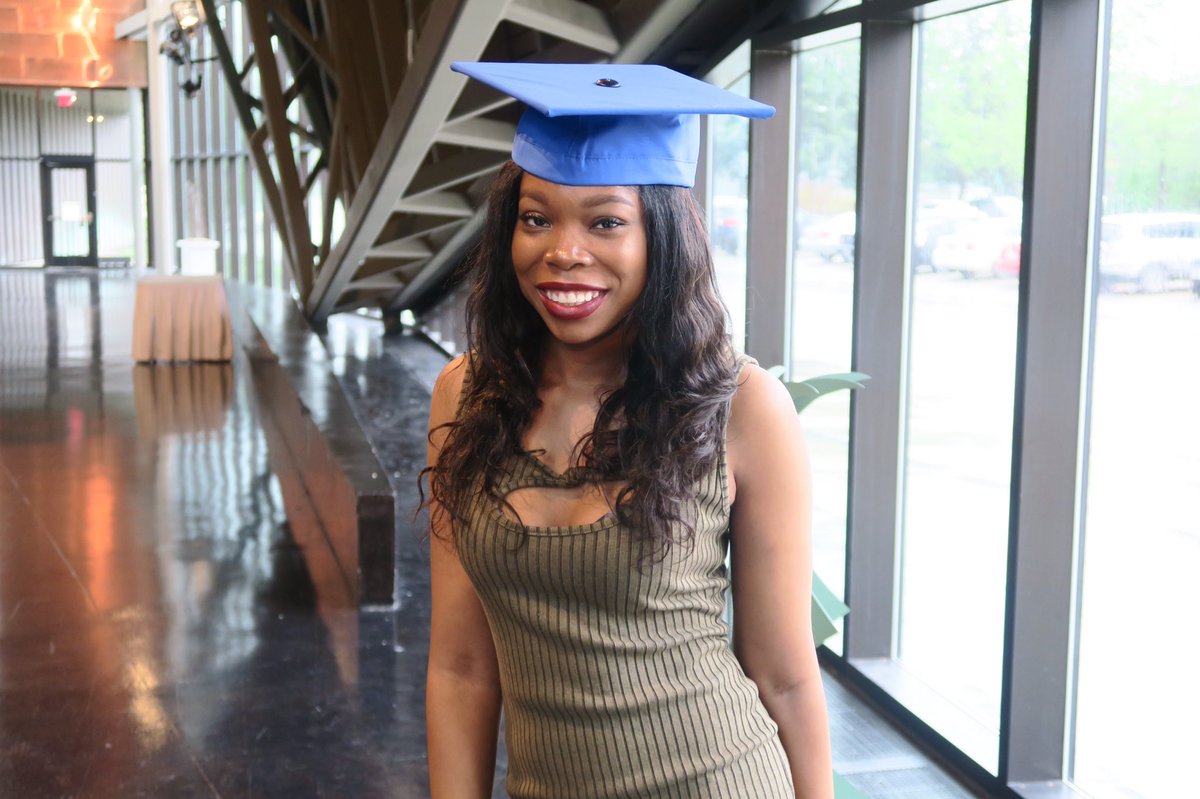 Supo___'s tweet photo. Graduated yesterday π©πΎβπ #EIU17 #EIUAlumni https://t.co/Janv1OJwXo